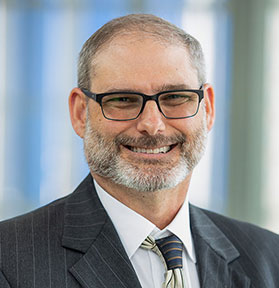 Tracy Landers Headshot