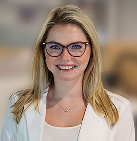 Elise Baker Headshot